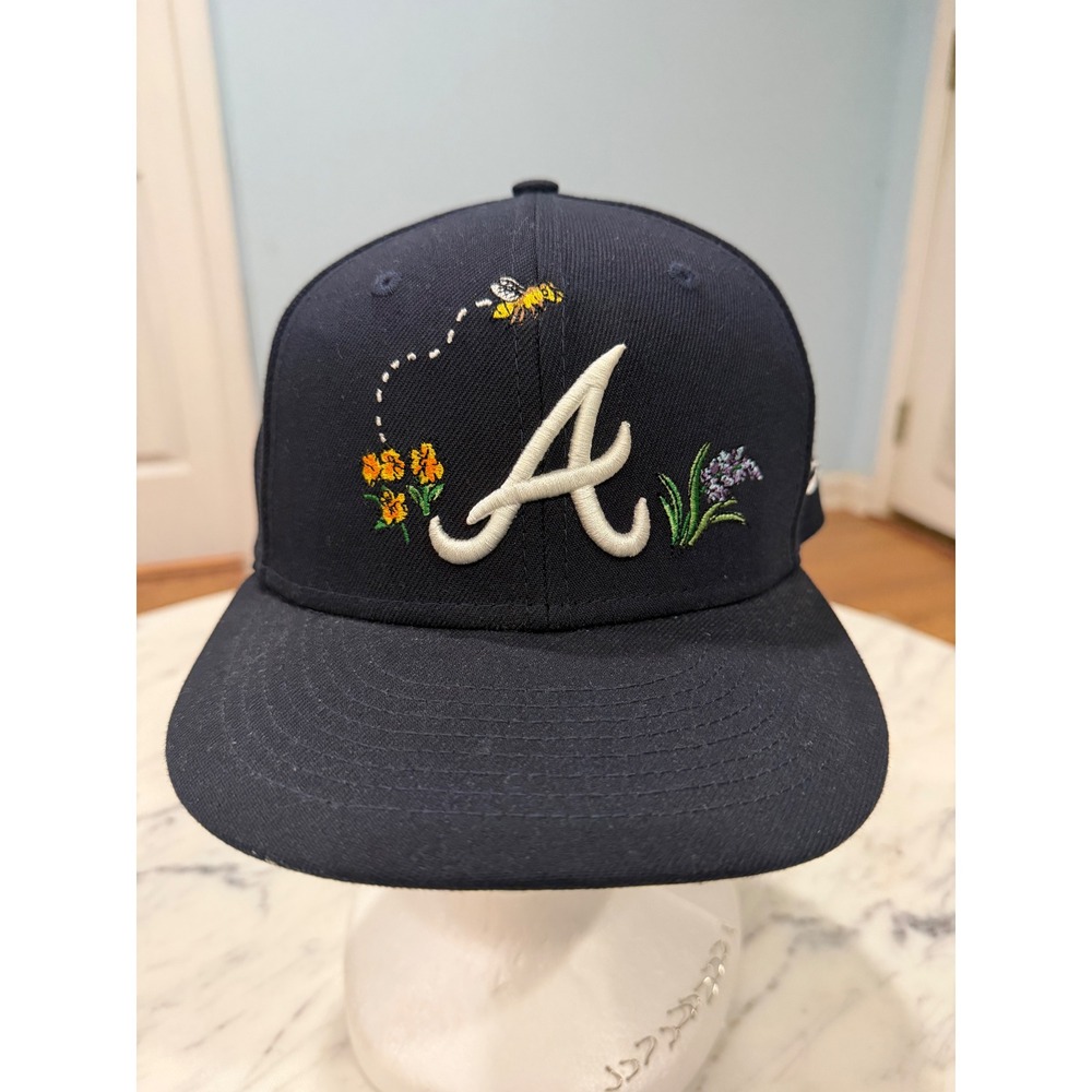 New Era 59FIFTY Atlanta Braves Fitted Hat Navy Blue Floral Bee Size 7 1/4 MLB